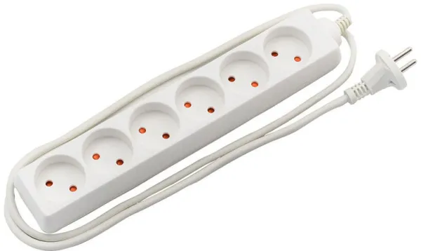 Steckdosenleiste mit Kabel